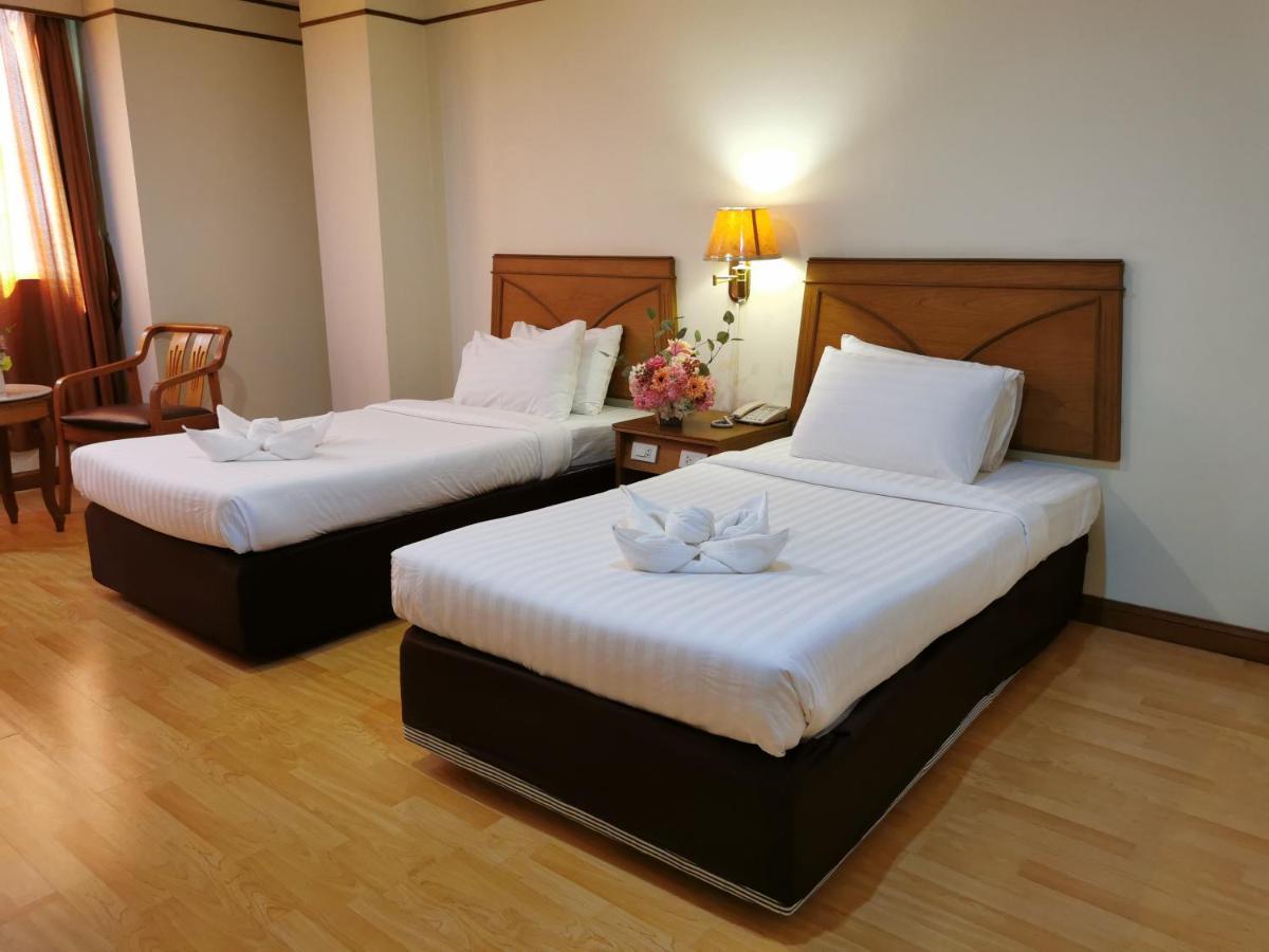 Morakot Twin Chumphon Hotell Exteriör bild