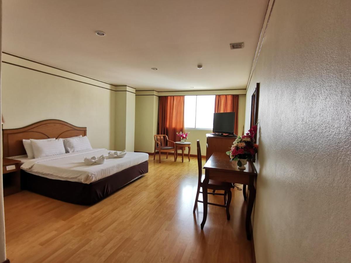 Morakot Twin Chumphon Hotell Exteriör bild