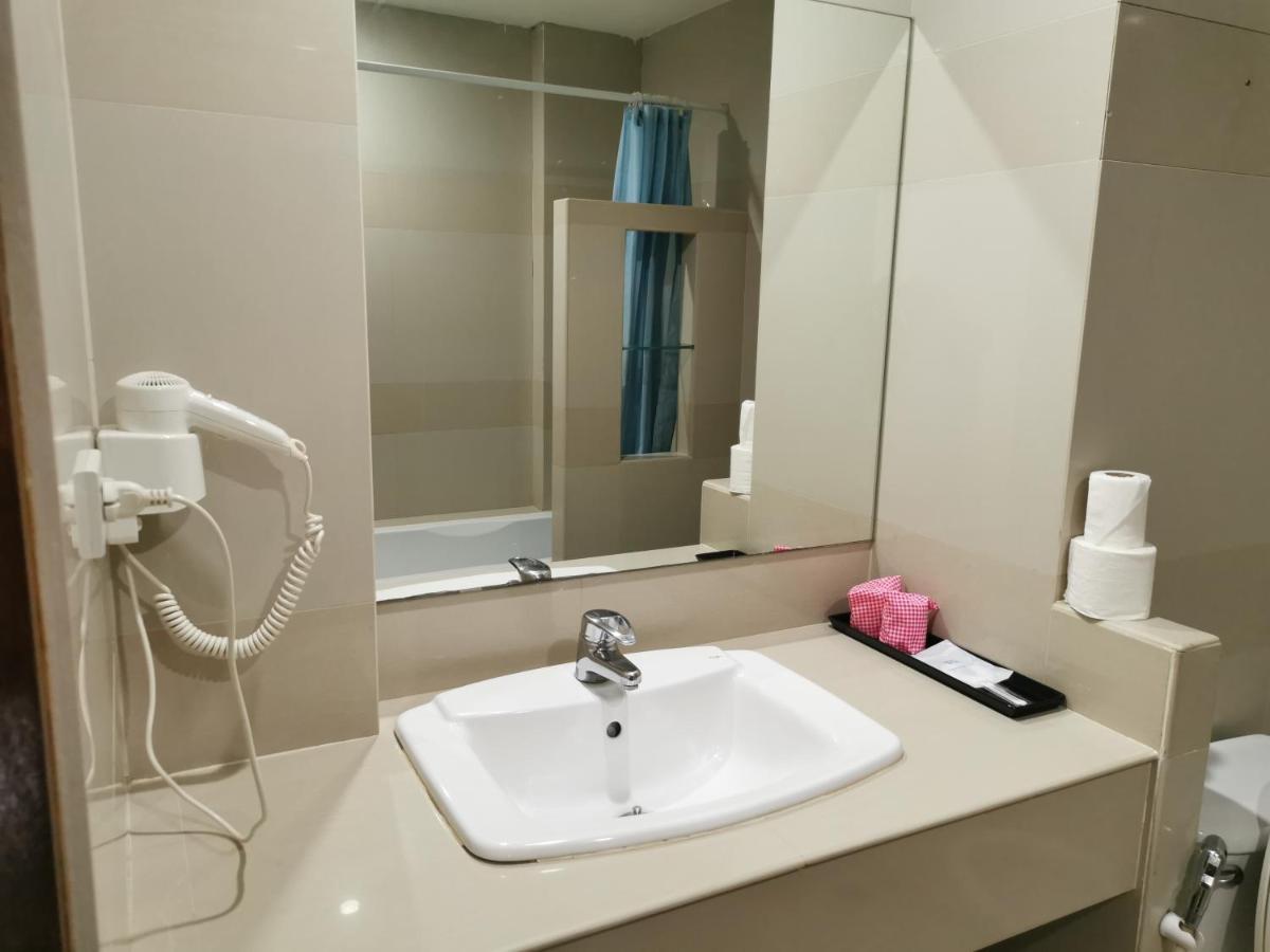 Morakot Twin Chumphon Hotell Exteriör bild
