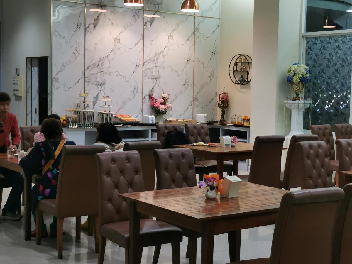 Morakot Twin Chumphon Hotell Exteriör bild