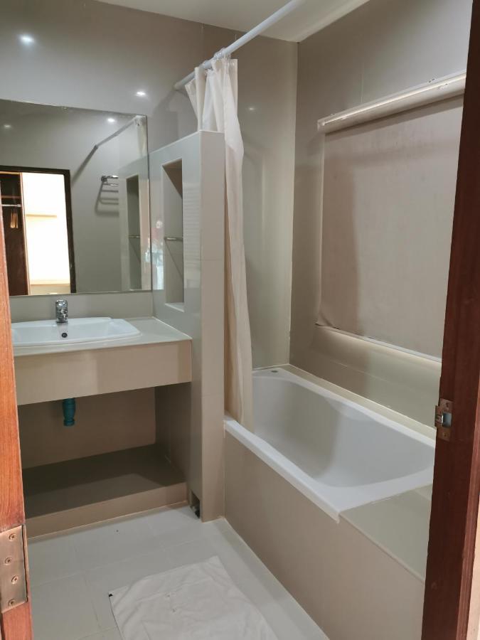 Morakot Twin Chumphon Hotell Exteriör bild