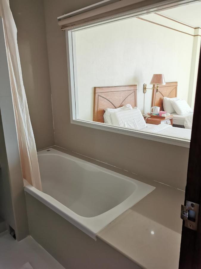 Morakot Twin Chumphon Hotell Exteriör bild