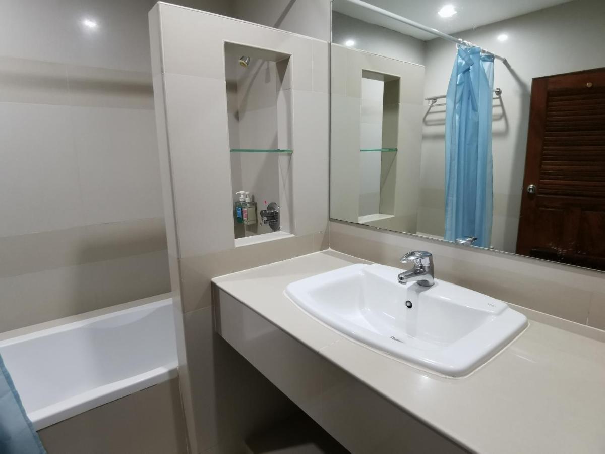 Morakot Twin Chumphon Hotell Exteriör bild