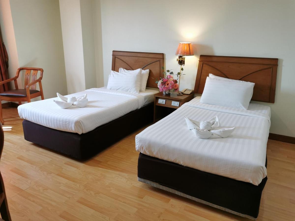 Morakot Twin Chumphon Hotell Exteriör bild
