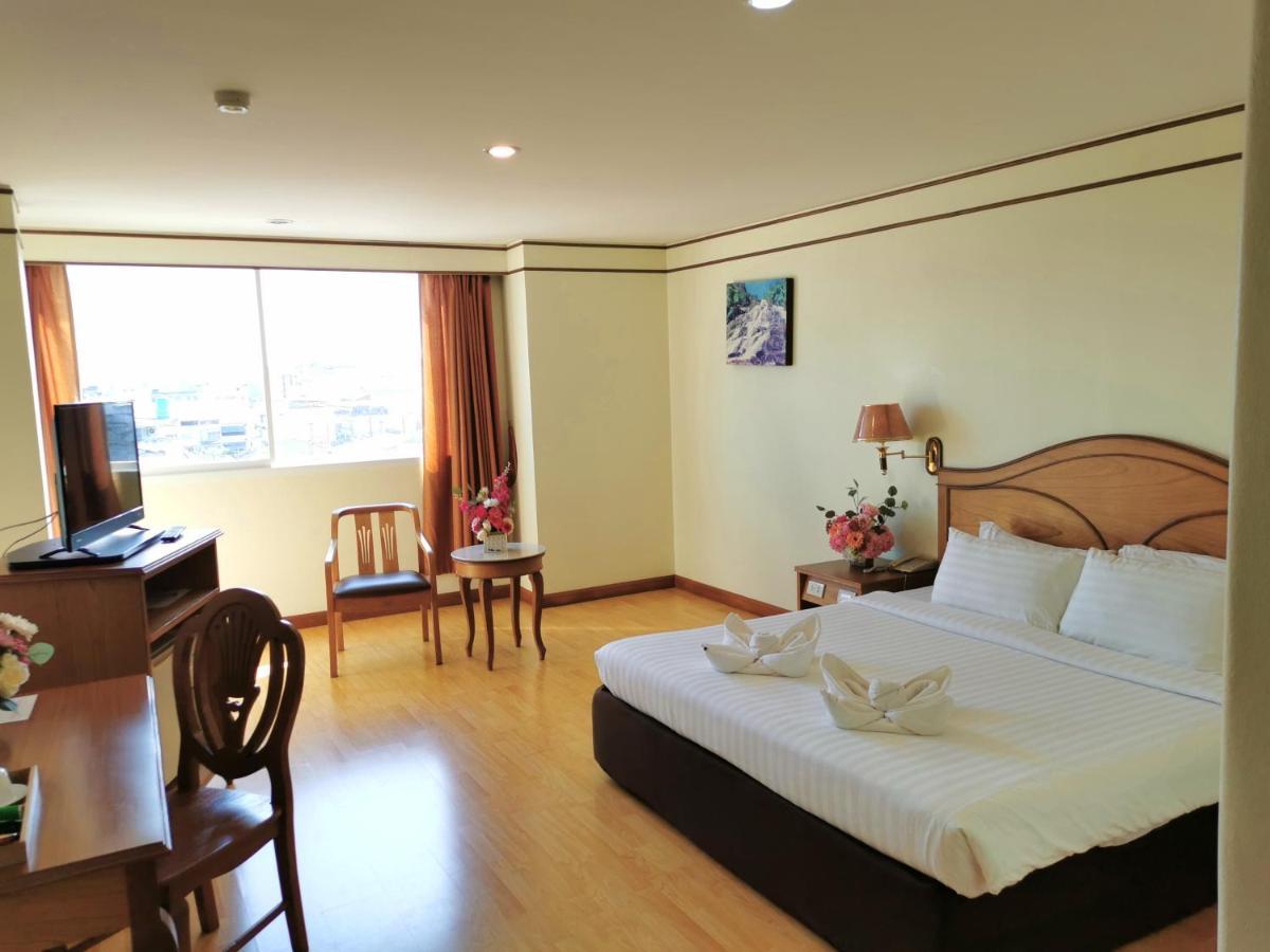 Morakot Twin Chumphon Hotell Exteriör bild