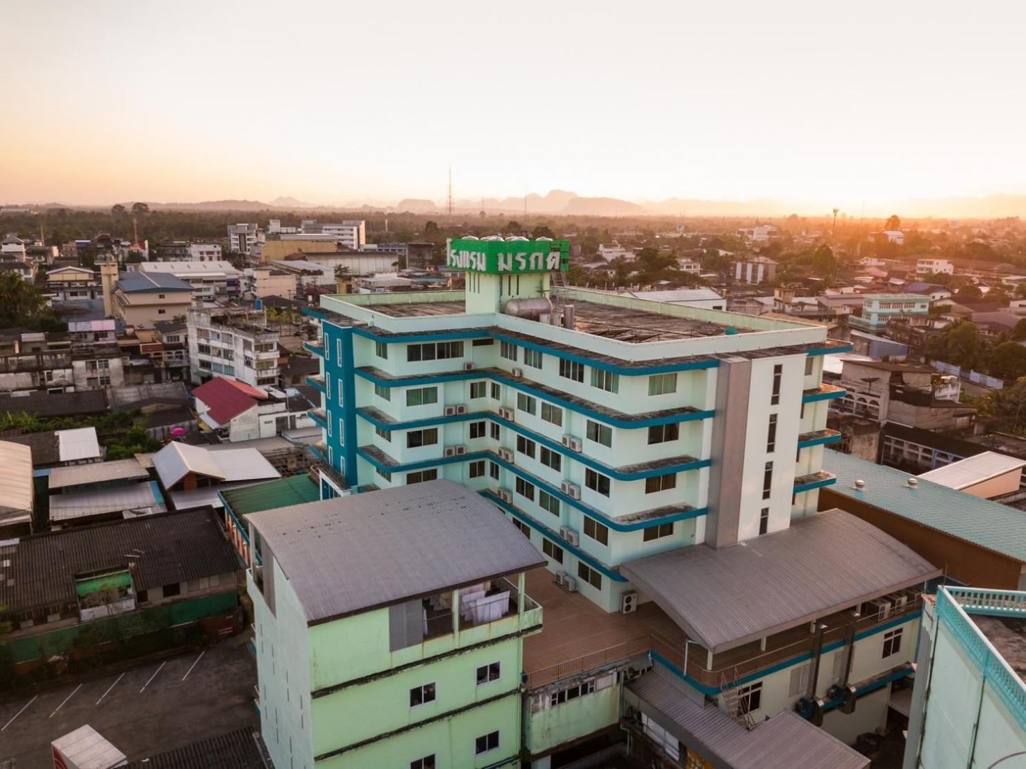Morakot Twin Chumphon Hotell Exteriör bild