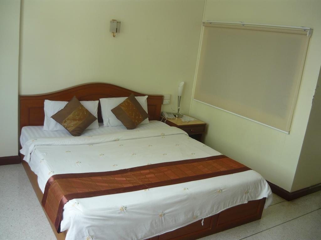 Morakot Twin Chumphon Hotell Exteriör bild