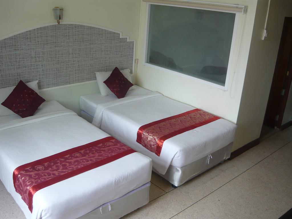 Morakot Twin Chumphon Hotell Exteriör bild