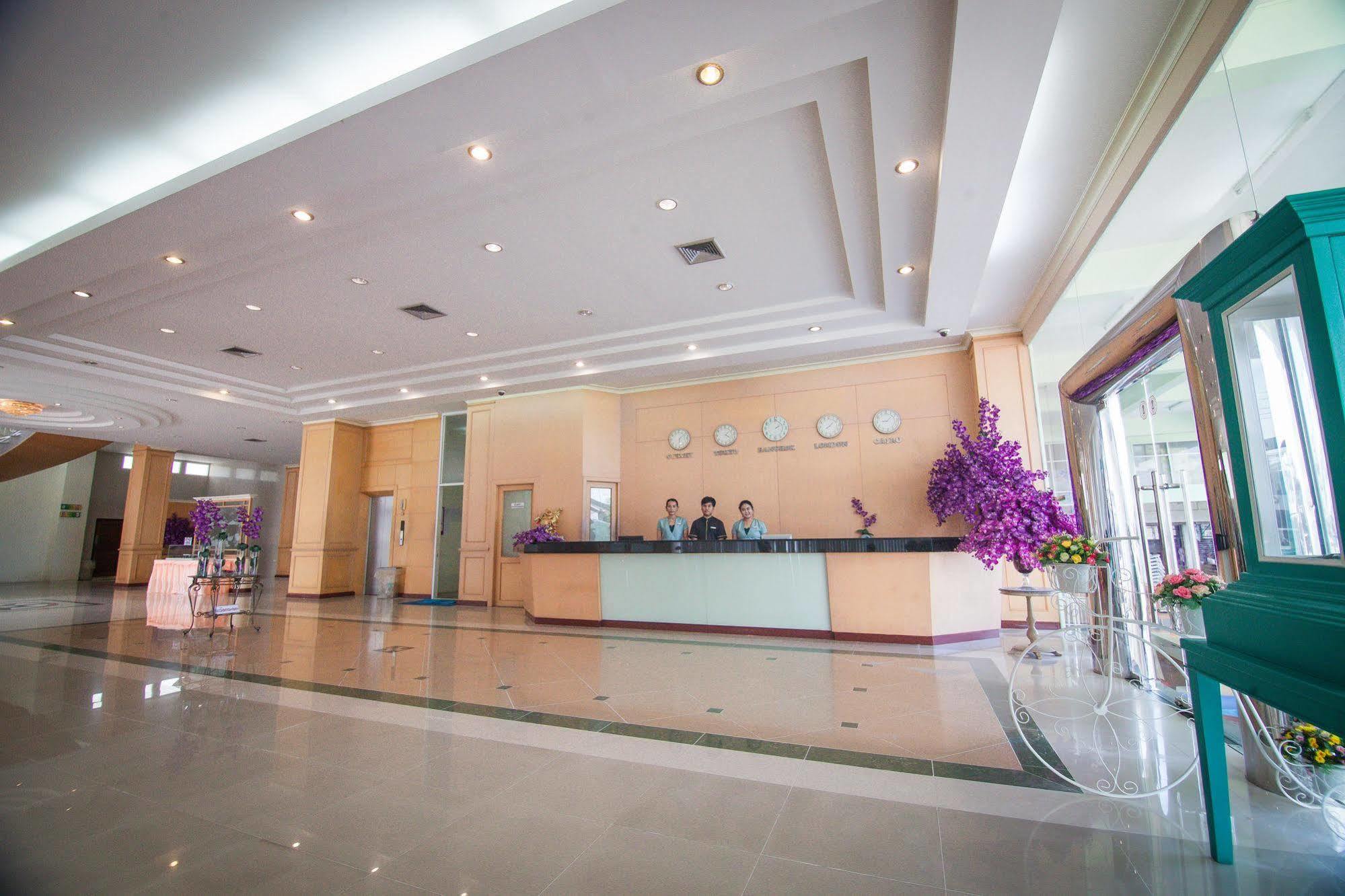 Morakot Twin Chumphon Hotell Exteriör bild
