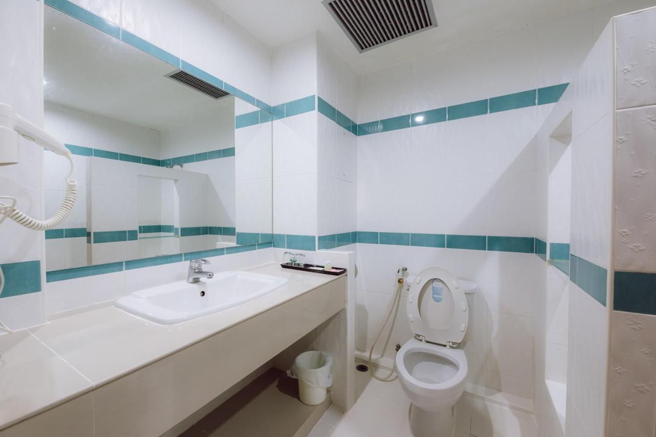 Morakot Twin Chumphon Hotell Exteriör bild