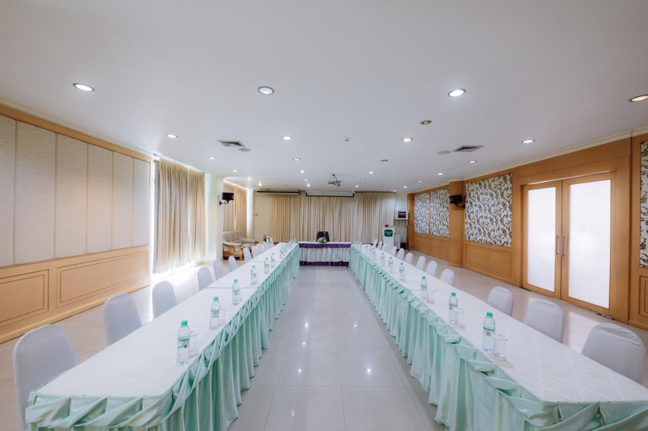 Morakot Twin Chumphon Hotell Exteriör bild